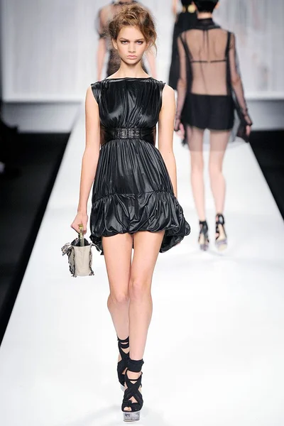 Look 28